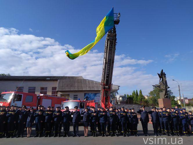 Новини Хмельницького - фото з Загинув рятуючи життя: у Хмельницькому встановили меморіальну дошку Петру Сибізі Загинув рятуючи життя: у Хмельницькому встановили меморіальну дошку Петру Сибізі, фото №10 на сайті vsim.ua
