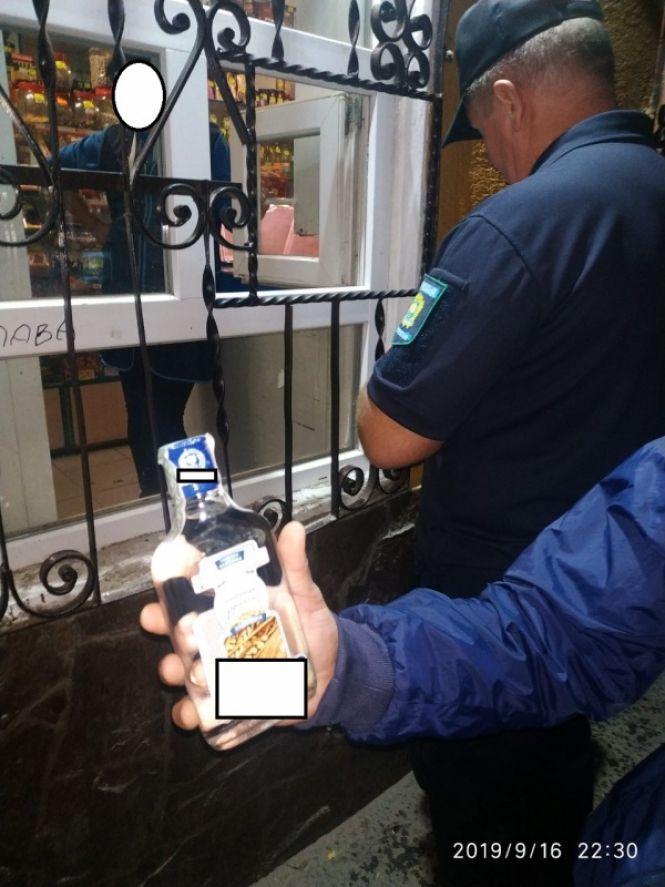 Уночі продавали алкоголь на Острозького та Просвіти, фото №1 на сайті 20minut.ua