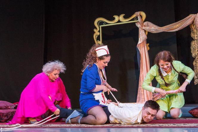 Любовний чотирикутник по-французьки: танці на столі і дебоші коханок, фото №4 на сайті 20minut.ua