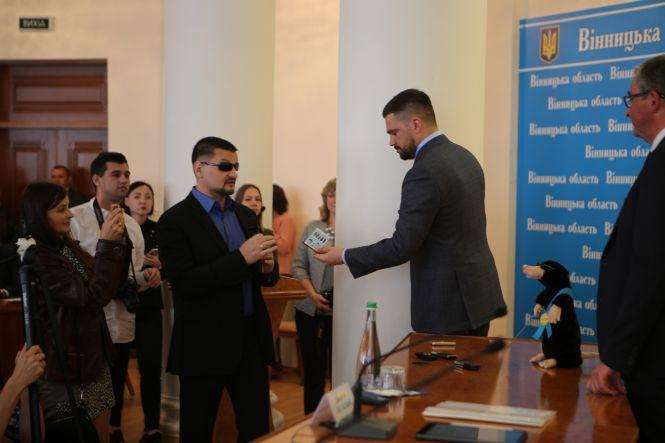 Новини Вінниці - фото з Репортаж з призначення Скальського: обіцянки, чвари і «сліпий» Зеленський Репортаж з призначення Скальського: обіцянки, чвари і «сліпий» Зеленський, фото №6 на сайті 20minut.ua