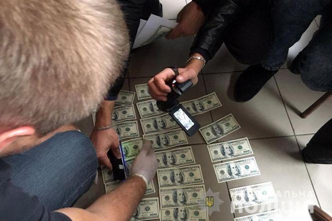 На Хмельниччині затримали екс-посадовця на хабарі (ФОТО), фото №1 на сайті vsim.ua