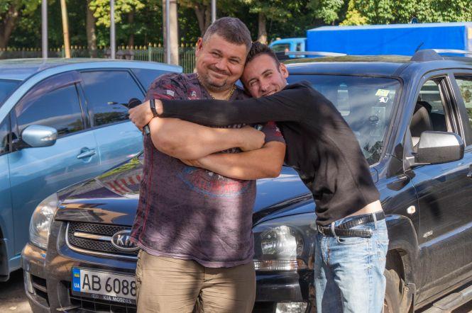 Новини Вінниці - фото з «Хто гарно співає, той не платить за проїзд». Як працює караоке-таксі у Вінниці «Хто гарно співає, той не платить за проїзд». Як працює караоке-таксі у Вінниці, фото №1 на сайті 20minut.ua