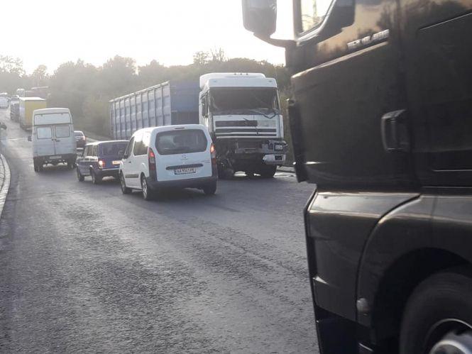 Новини Вінниці - фото з Біля Немирова три авто та автобус з людьми злетіли з дороги. Подробиці (ОНОВЛЕНО) Біля Немирова три авто та автобус з людьми злетіли з дороги. Подробиці (ОНОВЛЕНО), фото №11 на сайті 20minut.ua