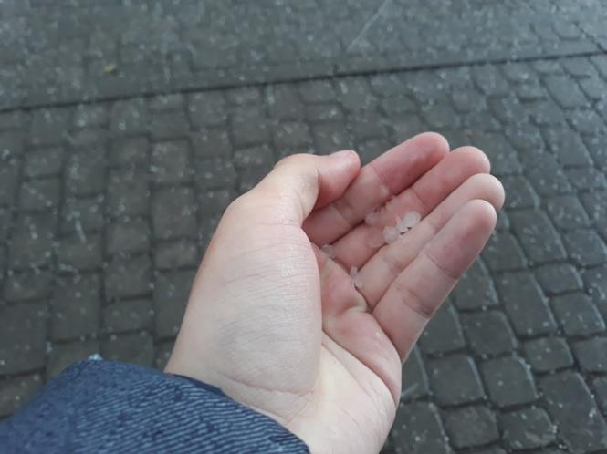 У Хмельницькому випав град (ФОТО, ВІДЕО), фото №1 на сайті vsim.ua