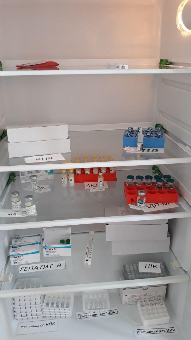 Новини Тернополя - фото з Ще одна смерть від кору? Як зберігають вакцини у Тернополі: перевірили журналісти "20 хвилин" (відео) Ще одна смерть від кору? Як зберігають вакцини у Тернополі: перевірили журналісти "20 хвилин" (відео), фото №2 на сайті 20minut.ua