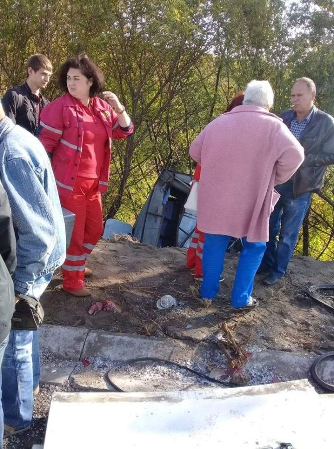 Новини Вінниці - фото з Біля Немирова три авто та автобус з людьми злетіли з дороги. Подробиці (ОНОВЛЕНО) Біля Немирова три авто та автобус з людьми злетіли з дороги. Подробиці (ОНОВЛЕНО), фото №3 на сайті 20minut.ua