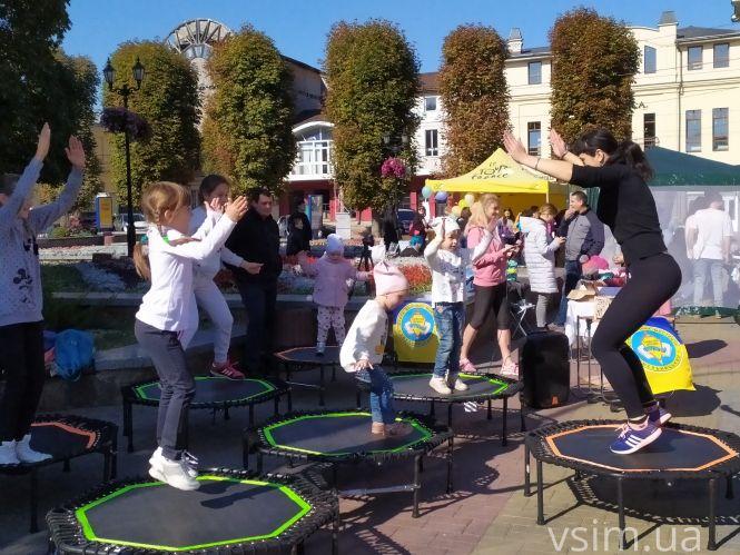 На Проскурівській стартував благодійний ярмарок для допомоги тваринам. Що продають, фото №1 на сайті vsim.ua