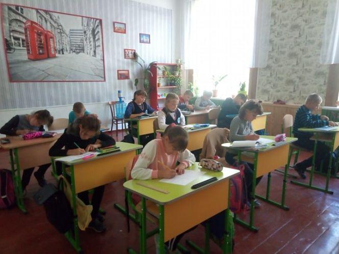 Безпека на дорозі: учні малювали правила дорожнього руху, фото №1 на сайті 20minut.ua