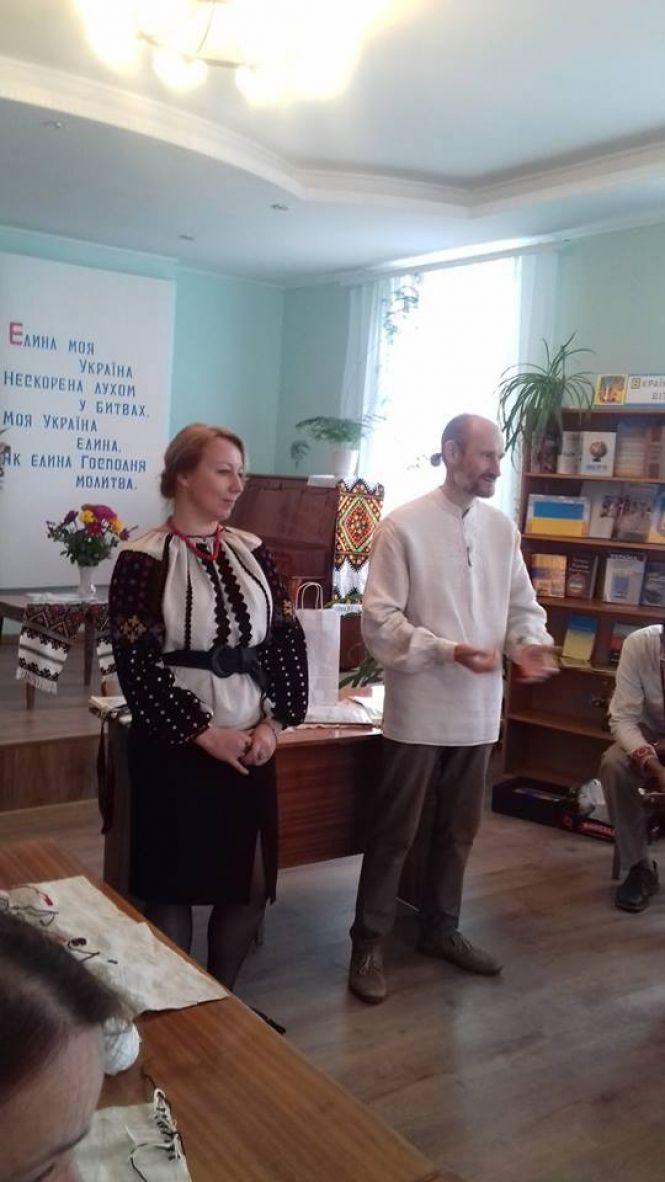 Новини Тернополя - фото з Книга, що привідкрила розгадку борщівської вишивки Книга, що привідкрила розгадку борщівської вишивки, фото №1 на сайті 20minut.ua