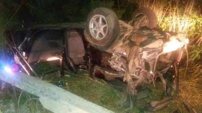 Ford влетів у стовп та перекинувся: у  жахливій ДТП на Хмельниччині загинуло 4 людей (ФОТО), фото №1 на сайті vsim.ua