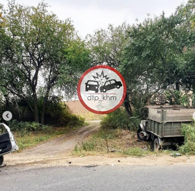 Новини Хмельницького - фото з Під Хмельницьким легковик в'їхав у вантажівку: є постраждалі Під Хмельницьким легковик в'їхав у вантажівку: є постраждалі, фото №1 на сайті vsim.ua