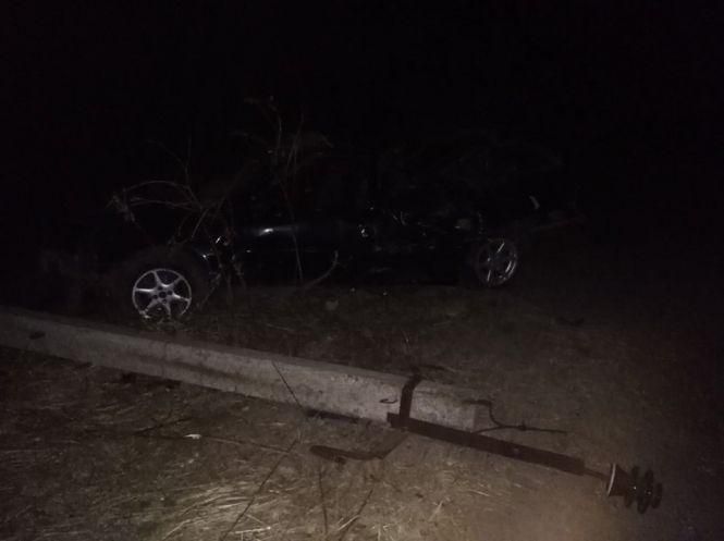 Ford влетів у стовп та перекинувся: у  жахливій ДТП на Хмельниччині загинуло 4 людей (ФОТО), фото №5 на сайті vsim.ua