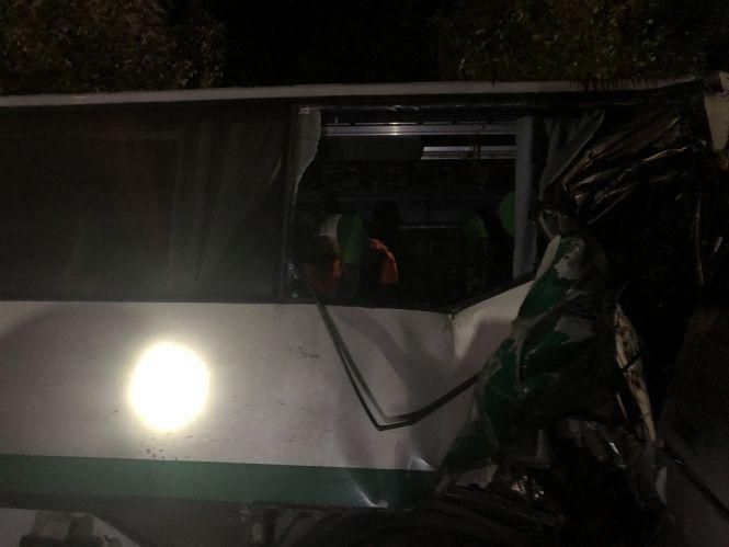 Новини Житомира - фото з Над ліквідацією автокатастрофи працювало 47 людей, 17 одиниць техніки і 6 бригад швидкої: з'явилися подробиці Над ліквідацією автокатастрофи працювало 47 людей, 17 одиниць техніки і 6 бригад швидкої: з'явилися подробиці, фото №4 на сайті 20minut.ua