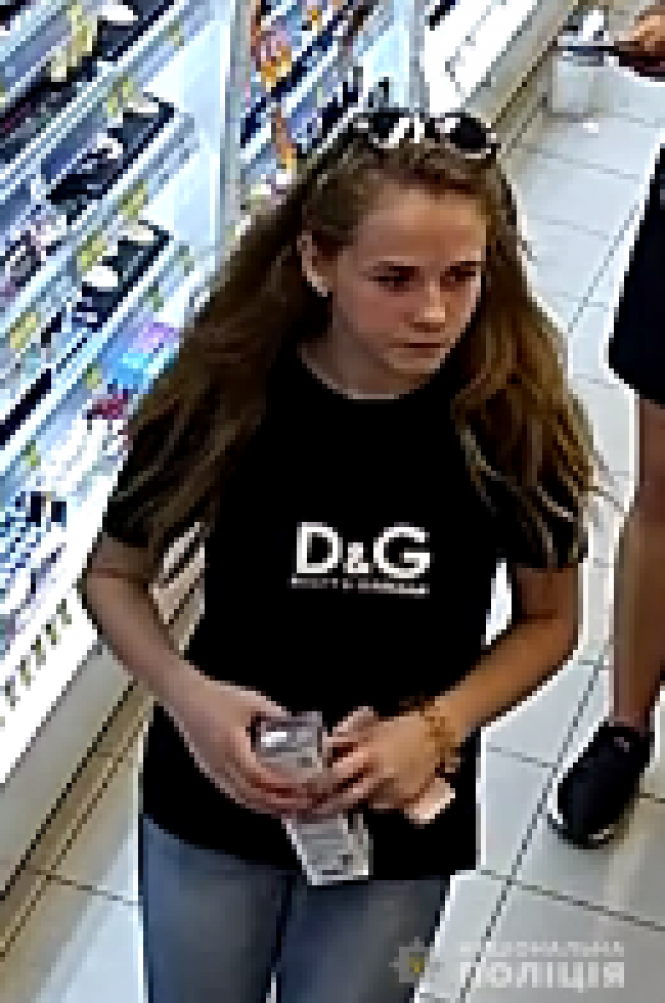 Новини Вінниці - фото з Шукають, двох молодих дівчат, яких підозрюють у крадіжці з магазину Шукають, двох молодих дівчат, яких підозрюють у крадіжці з магазину, фото №1 на сайті 20minut.ua