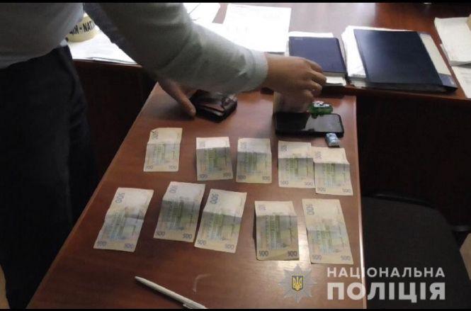 Новини Тернополя - фото з За п'яну їзду чоловік пропонував поліцейському п'ять тисяч гривень хабара За п'яну їзду чоловік пропонував поліцейському п'ять тисяч гривень хабара, фото №1 на сайті 20minut.ua