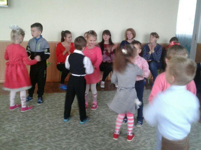 Новини Козятина - фото з У шостому садочку діти вітали вихователів з професійним святом У шостому садочку діти вітали вихователів з професійним святом, фото №4 на сайті 20minut.ua