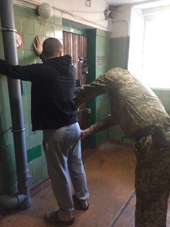 Новини Хмельницького - фото з У Хмельницькому СІЗО влаштували обшук. Що ховали затримані? У Хмельницькому СІЗО влаштували обшук. Що ховали затримані?, фото №2 на сайті vsim.ua