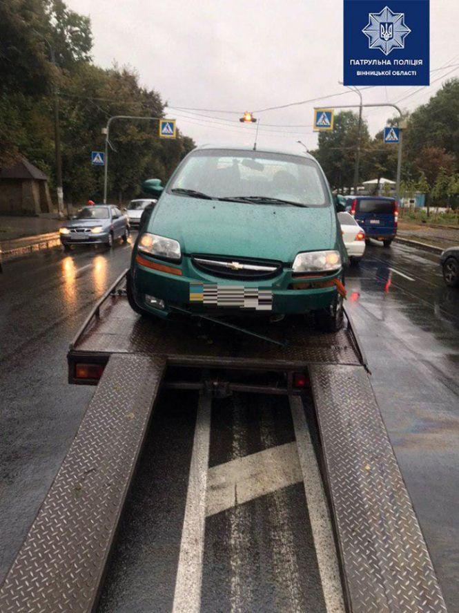 Новини Вінниці - фото з На Хмельницькому шосе п'яний на Chevrolet в'їхав в острівець безпеки На Хмельницькому шосе п'яний на Chevrolet в'їхав в острівець безпеки, фото №1 на сайті 20minut.ua