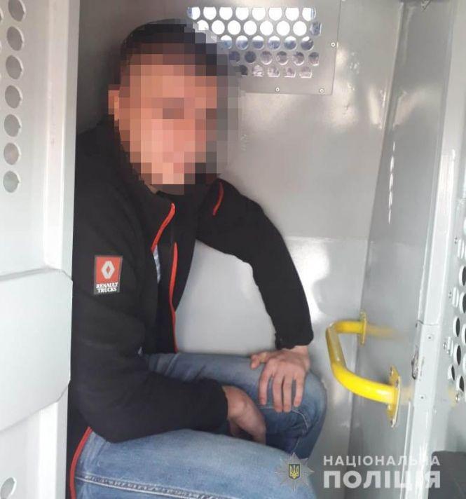 Новини Вінниці - фото з Замах на вбивство у барському гуртожитку: підозрюваного, якого шукали 4 роки, знайшли в Молдові Замах на вбивство у барському гуртожитку: підозрюваного, якого шукали 4 роки, знайшли в Молдові, фото №1 на сайті 20minut.ua