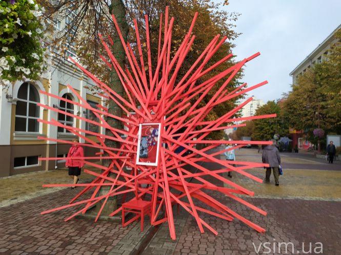 Новини Хмельницького - фото з У центрі Хмельницького встановили інсталяції до Дня міста. Що вони означають У центрі Хмельницького встановили інсталяції до Дня міста. Що вони означають, фото №4 на сайті vsim.ua