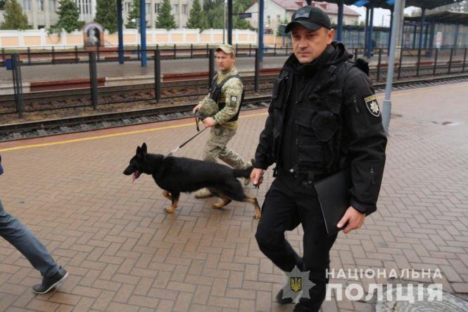 Хибне замінування: із залізничного вокзалу евакуювали 400 людей, фото №2 на сайті 20minut.ua