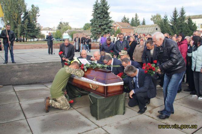 У Хмільнику попрощалися із загиблим на Сході Героєм Андрієм Сторожуком, фото №6 на сайті 20minut.ua