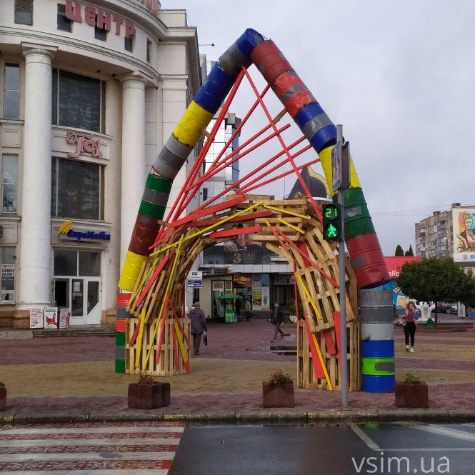 Новини Хмельницького - фото з У центрі Хмельницького встановили інсталяції до Дня міста. Що вони означають У центрі Хмельницького встановили інсталяції до Дня міста. Що вони означають, фото №6 на сайті vsim.ua