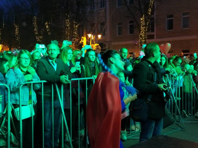 Тисячі людей відривалися на концерті до Дня міста (ФОТО/Coub), фото №1 на сайті vsim.ua