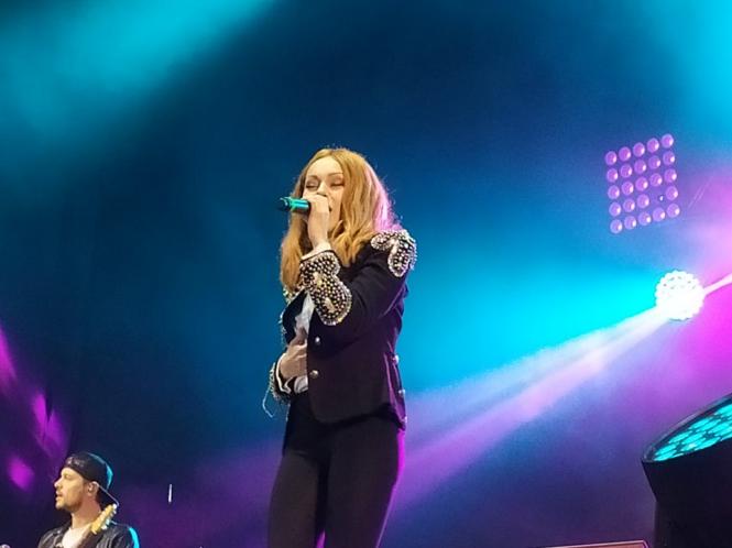 Тисячі людей відривалися на концерті до Дня міста (ФОТО/Coub), фото №4 на сайті vsim.ua