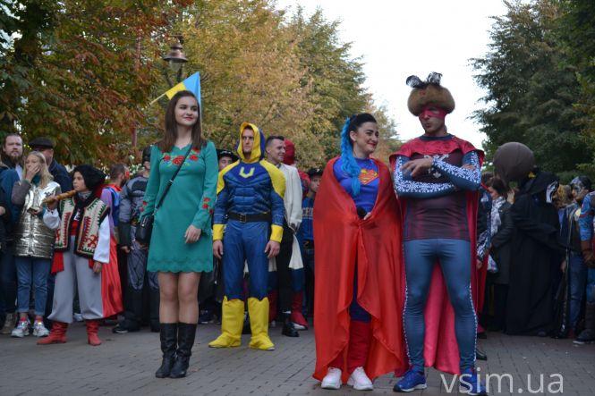 Хмельмен, Тор та жінка-кішка: центром Хмельницького пройшли супергерої (ФОТО, ВІДЕО), фото №9 на сайті vsim.ua