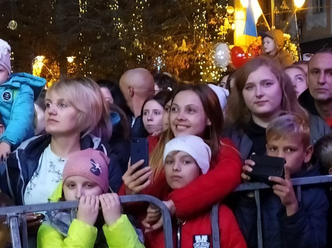 Тисячі людей відривалися на концерті до Дня міста (ФОТО/Coub), фото №7 на сайті vsim.ua