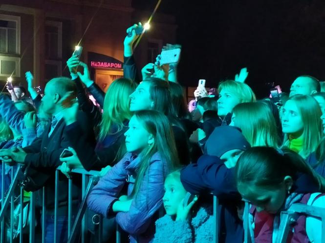 Тисячі людей відривалися на концерті до Дня міста (ФОТО/Coub), фото №10 на сайті vsim.ua