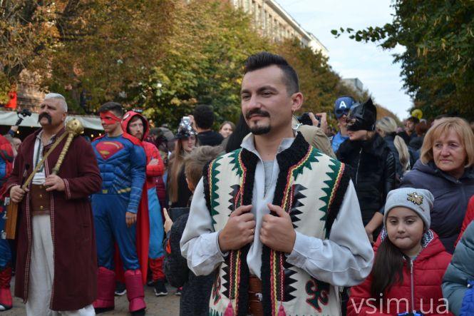 Хмельмен, Тор та жінка-кішка: центром Хмельницького пройшли супергерої (ФОТО, ВІДЕО), фото №14 на сайті vsim.ua