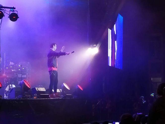 Тисячі людей відривалися на концерті до Дня міста (ФОТО/Coub), фото №9 на сайті vsim.ua