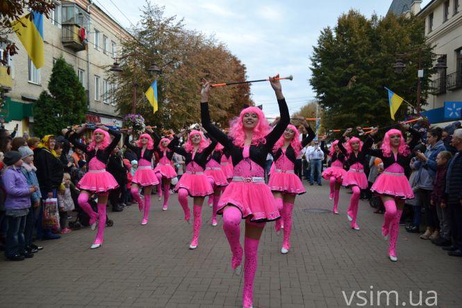 Хмельмен, Тор та жінка-кішка: центром Хмельницького пройшли супергерої (ФОТО, ВІДЕО), фото №8 на сайті vsim.ua