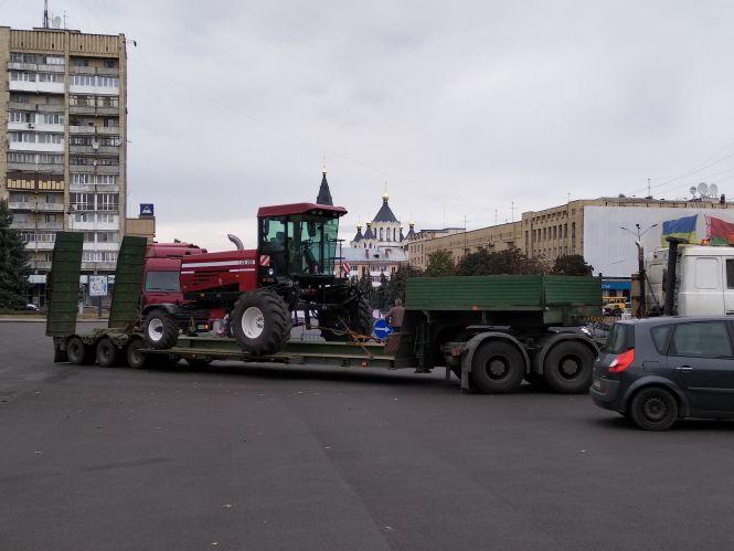 На майдані Соборному змінили прапор та привезли техніку. Фотофакт, фото №2 на сайті 20minut.ua