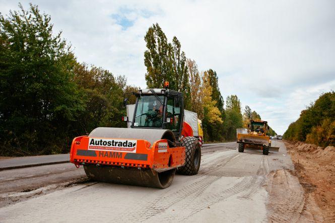 Новини Вінниці - фото з Під Гайсином ремонтують дорогу. Там нині реверсний рух Під Гайсином ремонтують дорогу. Там нині реверсний рух, фото №2 на сайті 20minut.ua