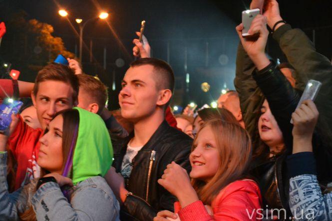 Новини Хмельницького - фото з Фаєр-шоу та Беz обмежень: як фінішувало святкування Дня міста у Хмельницькому Фаєр-шоу та Беz обмежень: як фінішувало святкування Дня міста у Хмельницькому, фото №21 на сайті vsim.ua