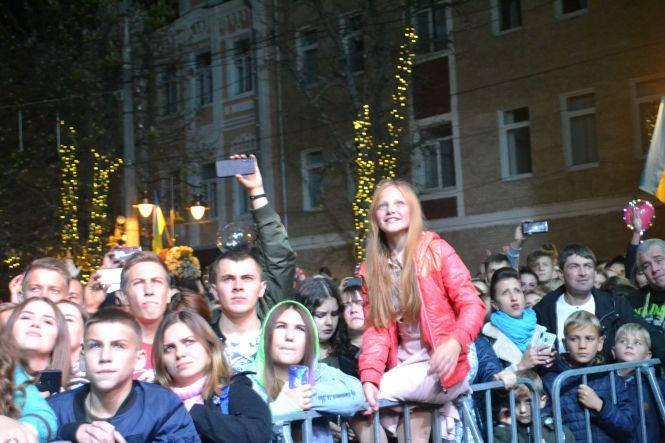 Новини Хмельницького - фото з Фаєр-шоу та Беz обмежень: як фінішувало святкування Дня міста у Хмельницькому Фаєр-шоу та Беz обмежень: як фінішувало святкування Дня міста у Хмельницькому, фото №24 на сайті vsim.ua