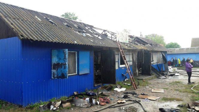 Новини Житомира - фото з У Червоному Андрушівського району горіло чотири магазини У Червоному Андрушівського району горіло чотири магазини, фото №1 на сайті 20minut.ua