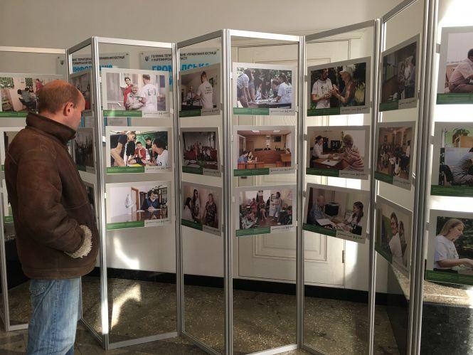 Новини Житомира - фото з У Житомирі відбулося відкриття фотовиставки «Правова допомога поруч» У Житомирі відбулося відкриття фотовиставки «Правова допомога поруч», фото №1 на сайті 20minut.ua