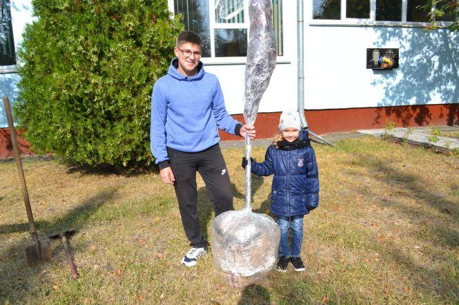 Новини Козятина - фото з На території ліцею-школи висадили черемху «Шуберт» На території ліцею-школи висадили черемху «Шуберт», фото №5 на сайті 20minut.ua