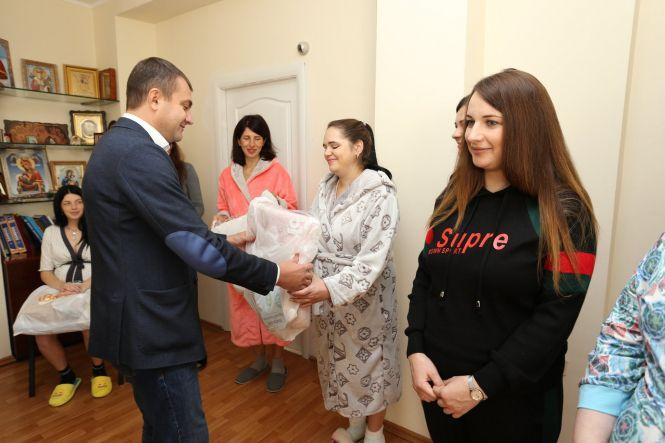 Новини Хмельницького - фото з Святкове поповнення. На День міста у Хмельницькому народилося 12 немовлят Святкове поповнення. На День міста у Хмельницькому народилося 12 немовлят, фото №1 на сайті vsim.ua