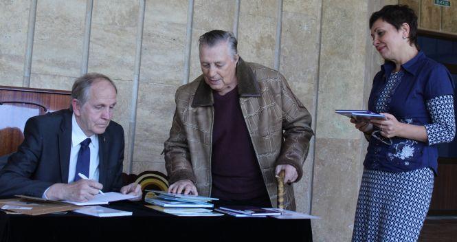 Новини Вінниці - фото з «Всіх врятувала дівчинка Агая». Генріх Дік привіз з Німеччини до Вінниці виставу для лялькарів «Всіх врятувала дівчинка Агая». Генріх Дік привіз з Німеччини до Вінниці виставу для лялькарів, фото №13 на сайті 20minut.ua