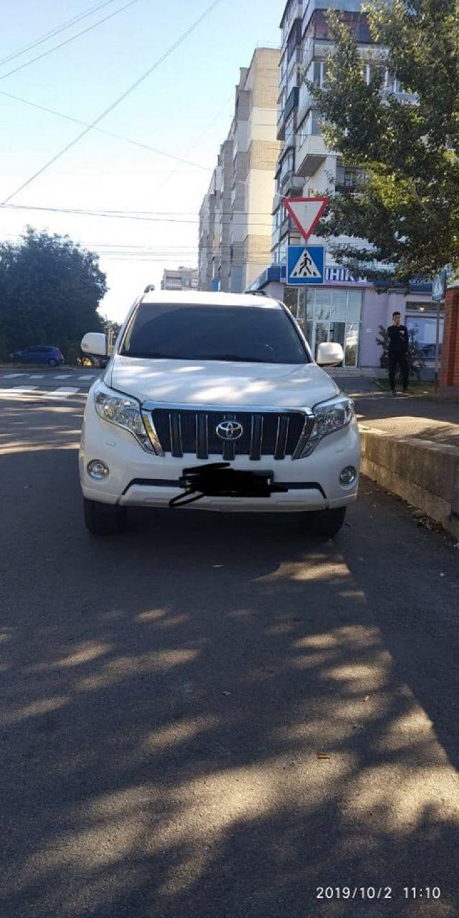 У Вінниці «злочинці не сплять» - в колесі білої Toyota прикріпили гранату, фото №2 на сайті 20minut.ua