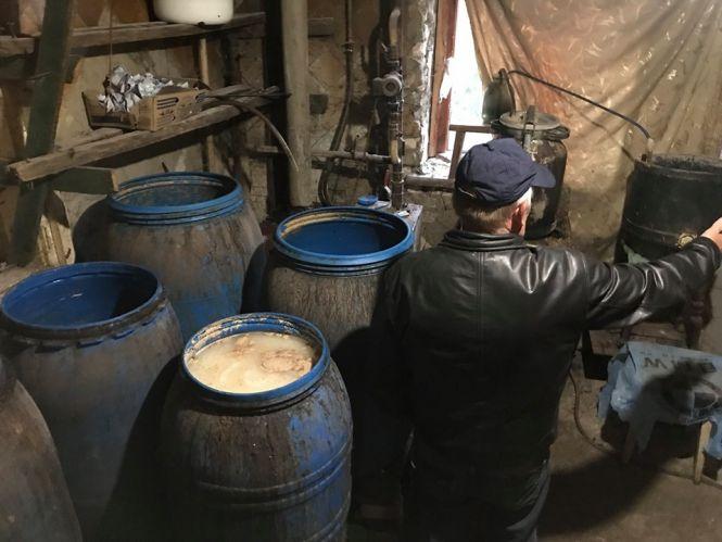 Новини Хмельницького - фото з Мешканець Полонщини влаштував вдома міні-алкогольний завод (ФОТО) Мешканець Полонщини влаштував вдома міні-алкогольний завод (ФОТО), фото №7 на сайті vsim.ua