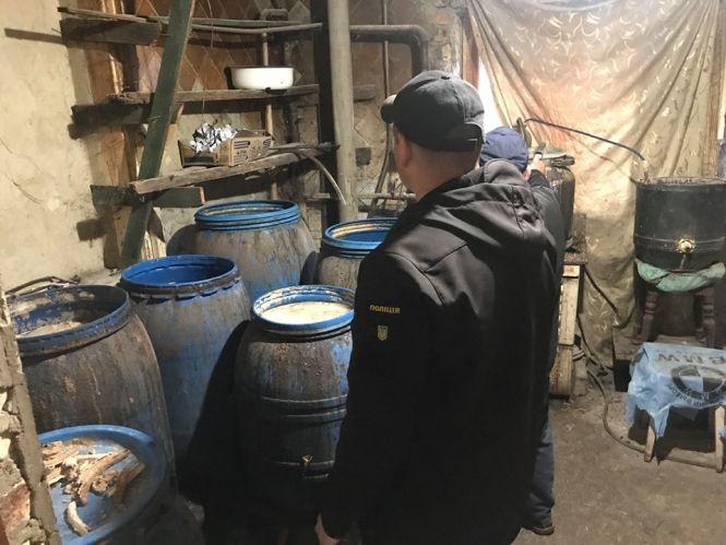 Новини Хмельницького - фото з Мешканець Полонщини влаштував вдома міні-алкогольний завод (ФОТО) Мешканець Полонщини влаштував вдома міні-алкогольний завод (ФОТО), фото №6 на сайті vsim.ua