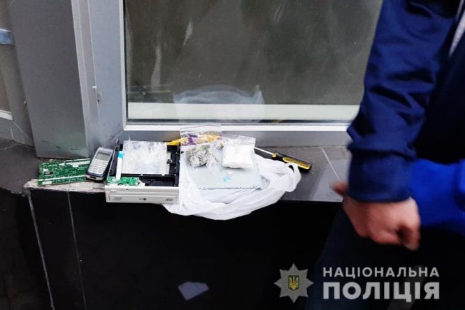 На Кам'янецькій затримали 25-річного хмельничанина з пакунком наркотиків, фото №1 на сайті vsim.ua