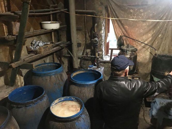 Новини Хмельницького - фото з Мешканець Полонщини влаштував вдома міні-алкогольний завод (ФОТО) Мешканець Полонщини влаштував вдома міні-алкогольний завод (ФОТО), фото №1 на сайті vsim.ua