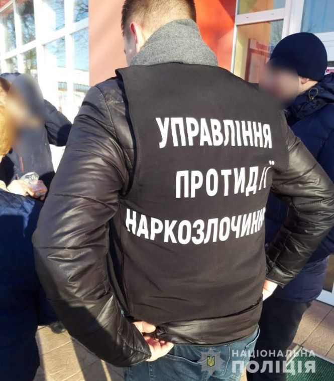 На Кам'янецькій затримали 25-річного хмельничанина з пакунком наркотиків, фото №2 на сайті vsim.ua